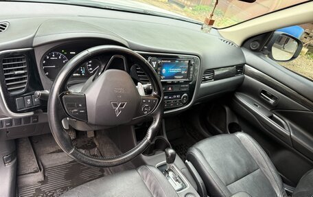 Mitsubishi Outlander III рестайлинг 3, 2015 год, 1 800 000 рублей, 9 фотография