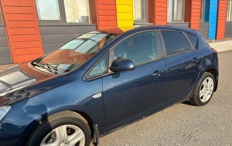 Opel Astra J, 2011 год, 850 000 рублей, 2 фотография