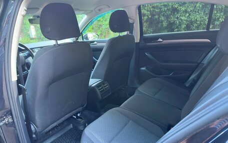 Volkswagen Passat B8 рестайлинг, 2015 год, 1 290 000 рублей, 10 фотография