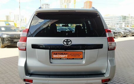 Toyota Land Cruiser Prado 150 рестайлинг 2, 2010 год, 2 988 000 рублей, 5 фотография
