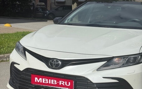 Toyota Camry, 2021 год, 2 900 000 рублей, 3 фотография