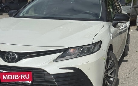 Toyota Camry, 2021 год, 2 900 000 рублей, 2 фотография