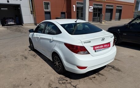 Hyundai Solaris II рестайлинг, 2011 год, 900 000 рублей, 4 фотография