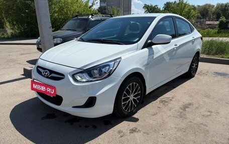 Hyundai Solaris II рестайлинг, 2011 год, 900 000 рублей, 2 фотография