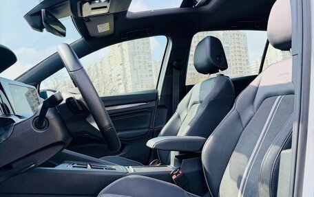 Volkswagen Golf VIII, 2022 год, 1 820 000 рублей, 10 фотография