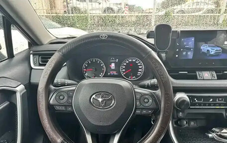 Toyota RAV4, 2023 год, 3 581 000 рублей, 11 фотография