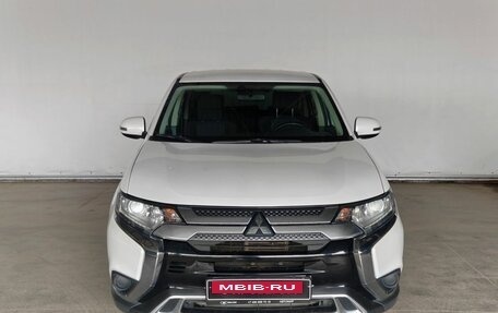Mitsubishi Outlander III рестайлинг 3, 2019 год, 2 010 000 рублей, 2 фотография