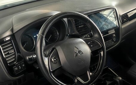 Mitsubishi Outlander III рестайлинг 3, 2019 год, 2 010 000 рублей, 12 фотография