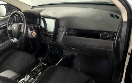 Mitsubishi Outlander III рестайлинг 3, 2019 год, 2 010 000 рублей, 11 фотография
