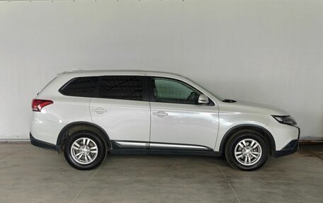 Mitsubishi Outlander III рестайлинг 3, 2019 год, 2 010 000 рублей, 8 фотография