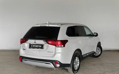 Mitsubishi Outlander III рестайлинг 3, 2019 год, 2 010 000 рублей, 6 фотография