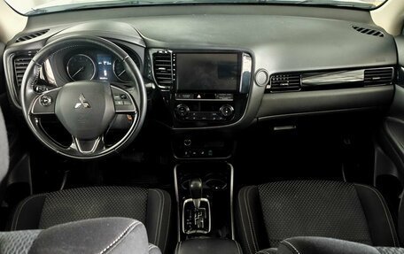 Mitsubishi Outlander III рестайлинг 3, 2019 год, 2 010 000 рублей, 9 фотография