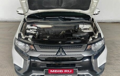 Mitsubishi Outlander III рестайлинг 3, 2019 год, 2 010 000 рублей, 17 фотография