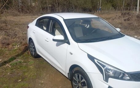 KIA Rio IV, 2021 год, 1 075 000 рублей, 4 фотография
