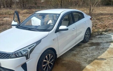 KIA Rio IV, 2021 год, 1 075 000 рублей, 2 фотография