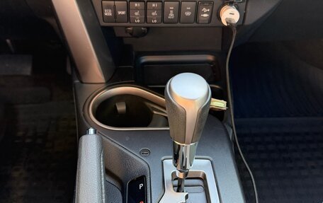 Toyota RAV4, 2018 год, 2 880 000 рублей, 21 фотография