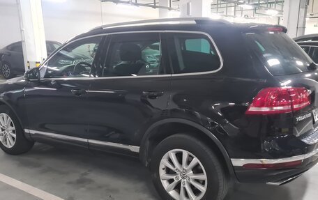 Volkswagen Touareg III, 2015 год, 1 980 000 рублей, 3 фотография