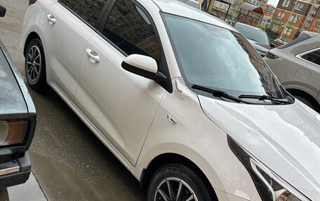 KIA Rio IV, 2021 год, 1 800 000 рублей, 2 фотография