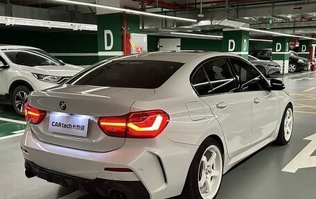 BMW 1 серия, 2022 год, 1 800 000 рублей, 5 фотография