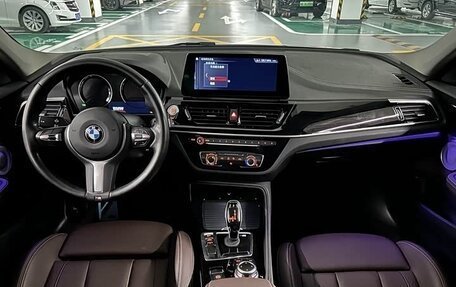 BMW 1 серия, 2022 год, 1 800 000 рублей, 10 фотография