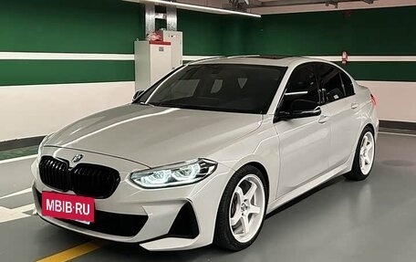 BMW 1 серия, 2022 год, 1 800 000 рублей, 2 фотография