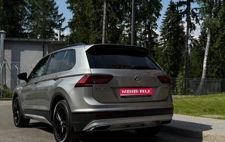 Volkswagen Tiguan II, 2019 год, 2 400 000 рублей, 1 фотография
