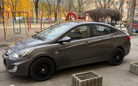 Hyundai Solaris II рестайлинг, 2011 год, 890 000 рублей, 4 фотография