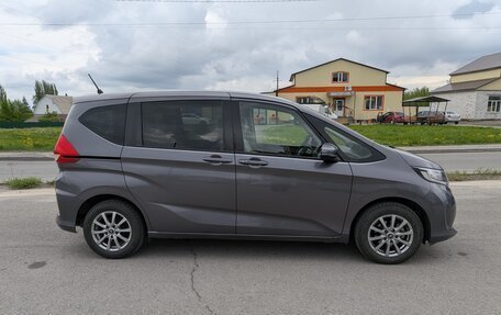 Honda Freed II, 2018 год, 1 600 000 рублей, 2 фотография
