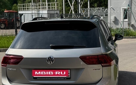 Volkswagen Tiguan II, 2019 год, 2 400 000 рублей, 2 фотография