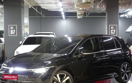 Volkswagen Golf VIII, 2023 год, 2 330 000 рублей, 1 фотография