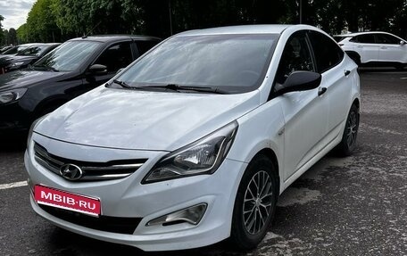 Hyundai Solaris II рестайлинг, 2015 год, 950 000 рублей, 1 фотография