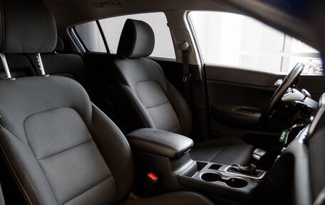 KIA Sportage IV рестайлинг, 2020 год, 2 300 000 рублей, 25 фотография