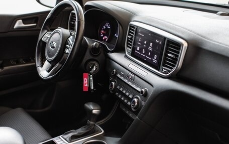 KIA Sportage IV рестайлинг, 2020 год, 2 300 000 рублей, 17 фотография
