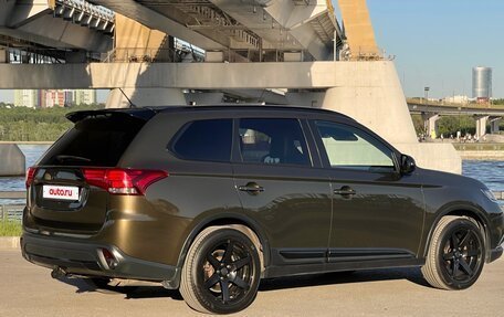 Mitsubishi Outlander III рестайлинг 3, 2015 год, 1 980 000 рублей, 8 фотография