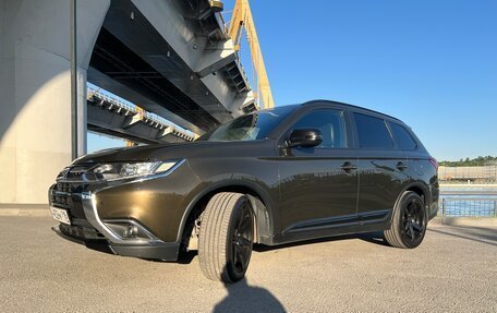 Mitsubishi Outlander III рестайлинг 3, 2015 год, 1 980 000 рублей, 5 фотография