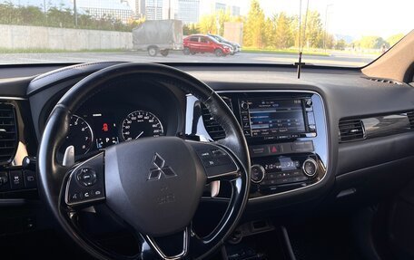 Mitsubishi Outlander III рестайлинг 3, 2015 год, 1 980 000 рублей, 12 фотография