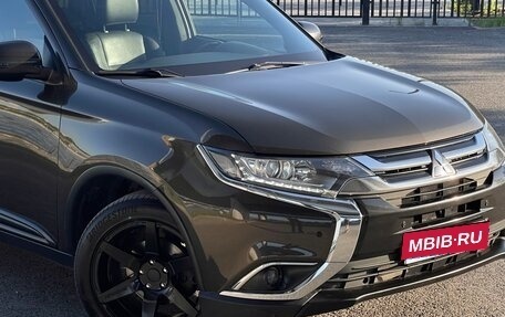 Mitsubishi Outlander III рестайлинг 3, 2015 год, 1 980 000 рублей, 2 фотография
