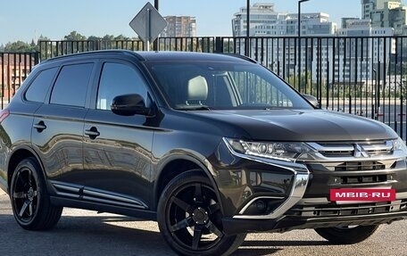 Mitsubishi Outlander III рестайлинг 3, 2015 год, 1 980 000 рублей, 3 фотография