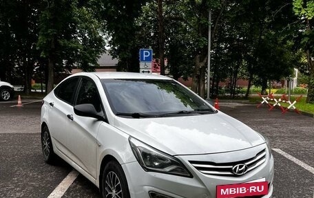 Hyundai Solaris II рестайлинг, 2015 год, 950 000 рублей, 2 фотография