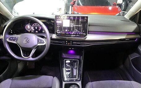 Volkswagen Golf VIII, 2023 год, 2 330 000 рублей, 7 фотография