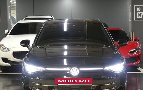 Volkswagen Golf VIII, 2023 год, 2 330 000 рублей, 2 фотография