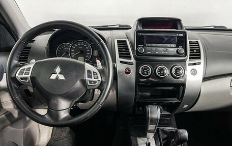 Mitsubishi Pajero Sport II рестайлинг, 2014 год, 2 497 000 рублей, 12 фотография