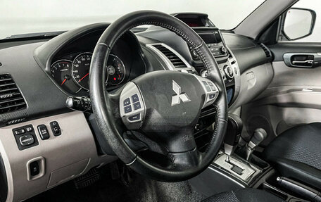 Mitsubishi Pajero Sport II рестайлинг, 2014 год, 2 497 000 рублей, 13 фотография
