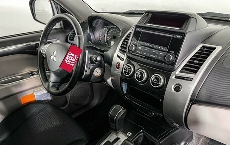 Mitsubishi Pajero Sport II рестайлинг, 2014 год, 2 497 000 рублей, 9 фотография