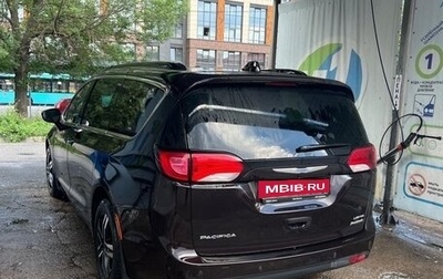 Chrysler Pacifica (RU), 2017 год, 2 890 000 рублей, 1 фотография