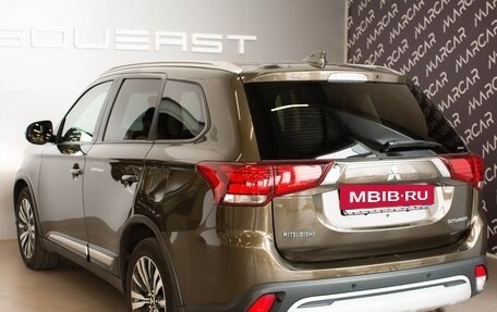 Mitsubishi Outlander III рестайлинг 3, 2019 год, 2 250 000 рублей, 2 фотография