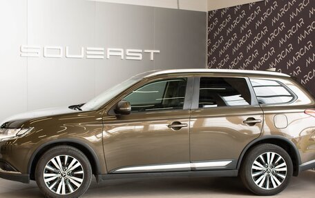Mitsubishi Outlander III рестайлинг 3, 2019 год, 2 250 000 рублей, 5 фотография