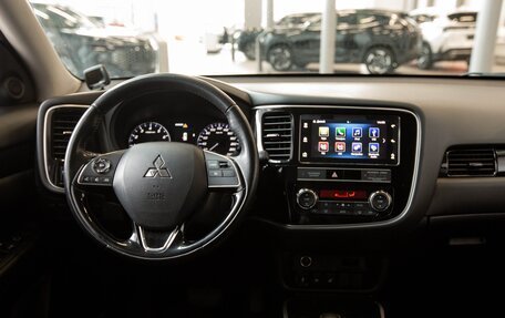 Mitsubishi Outlander III рестайлинг 3, 2019 год, 2 250 000 рублей, 12 фотография