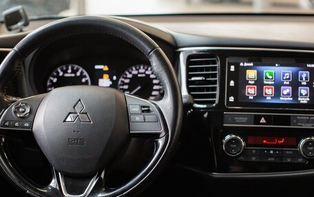 Mitsubishi Outlander III рестайлинг 3, 2019 год, 2 250 000 рублей, 17 фотография