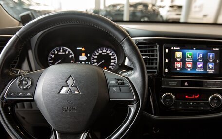 Mitsubishi Outlander III рестайлинг 3, 2019 год, 2 250 000 рублей, 13 фотография